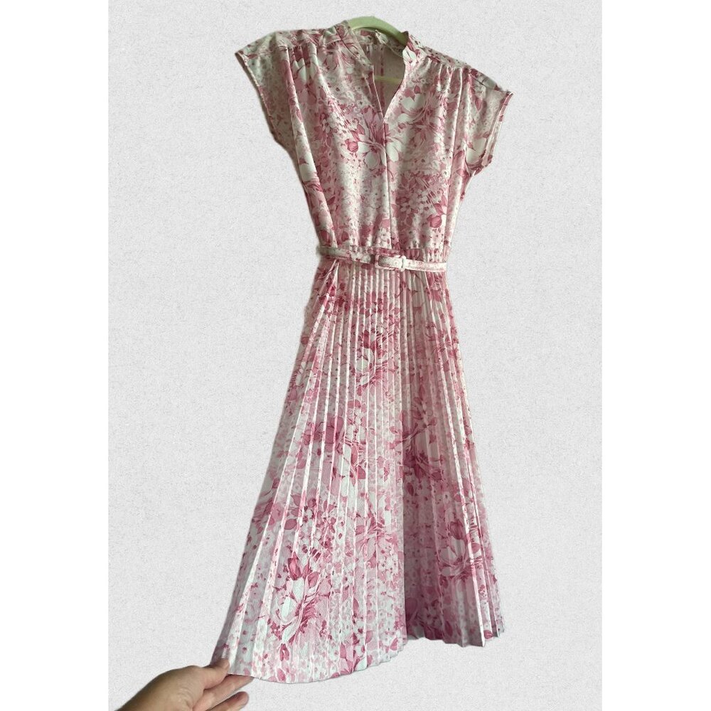 Pink Floral Dress, Size M/L, Belted Midi Pleated Pink Vintage Dress 1970s